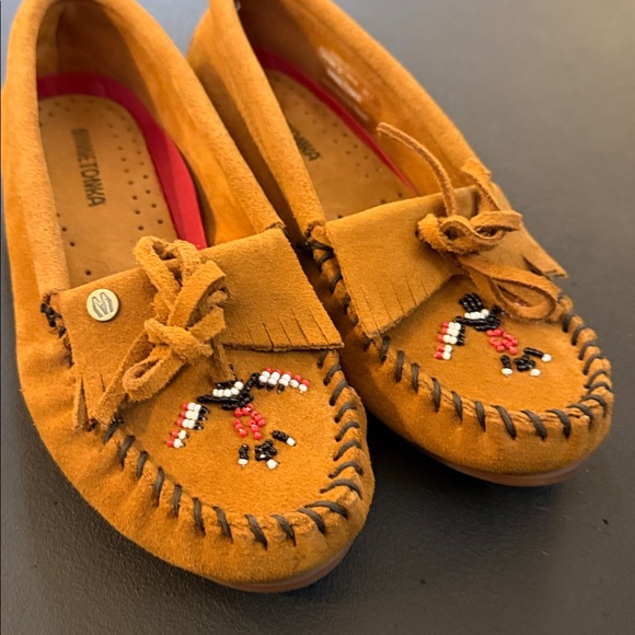 Minnetonka Brown Moccasins with Embroidery - Picture 6 of 9